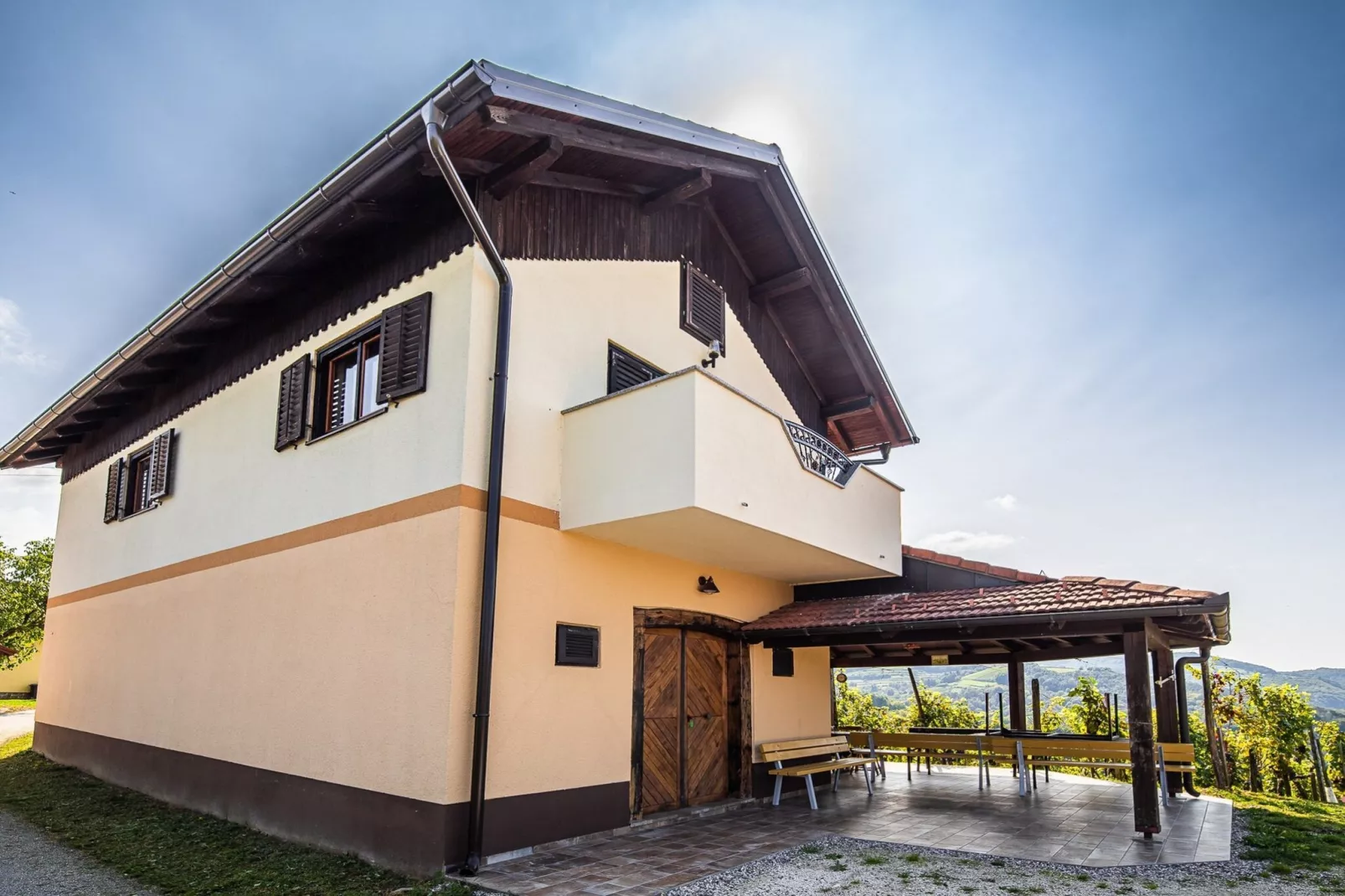 Serene Hollow Holiday Home with Mountain View - Two Bedroom Holiday Home with Mountain View-Buitenlucht