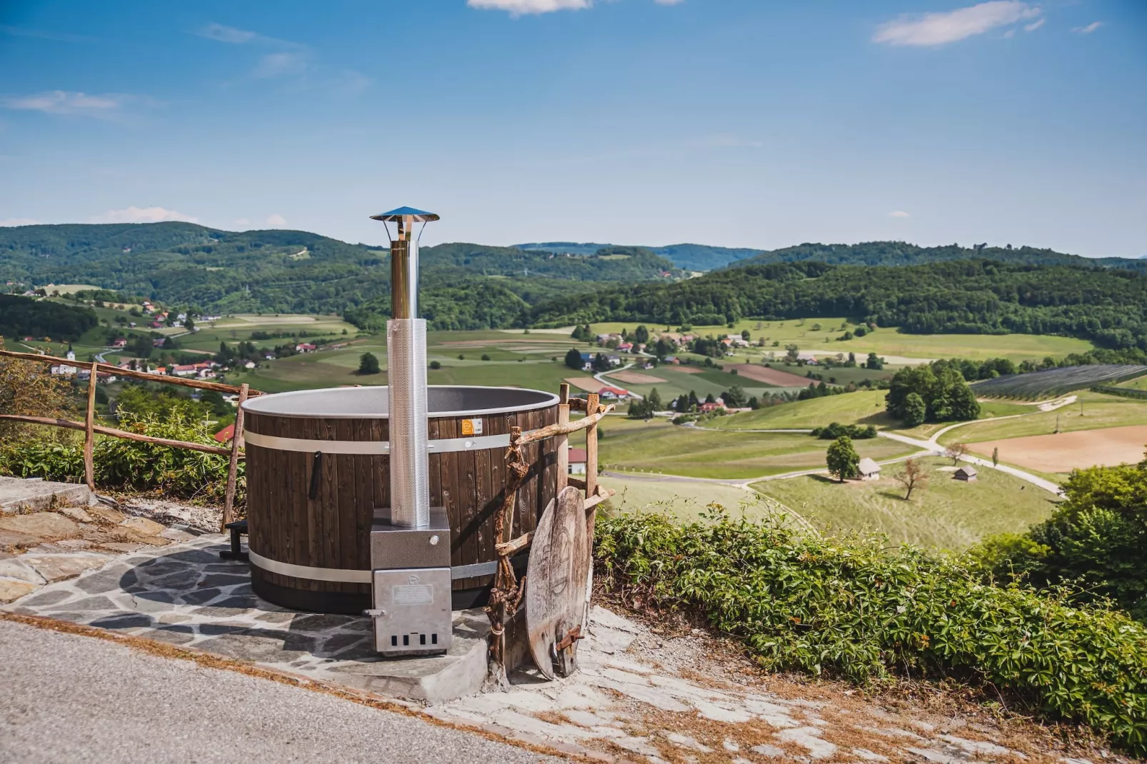 Cozy Countryside Retreat Villa with Hot-Tub - Two Bedroom Villa with Hot Tub-Buitenlucht