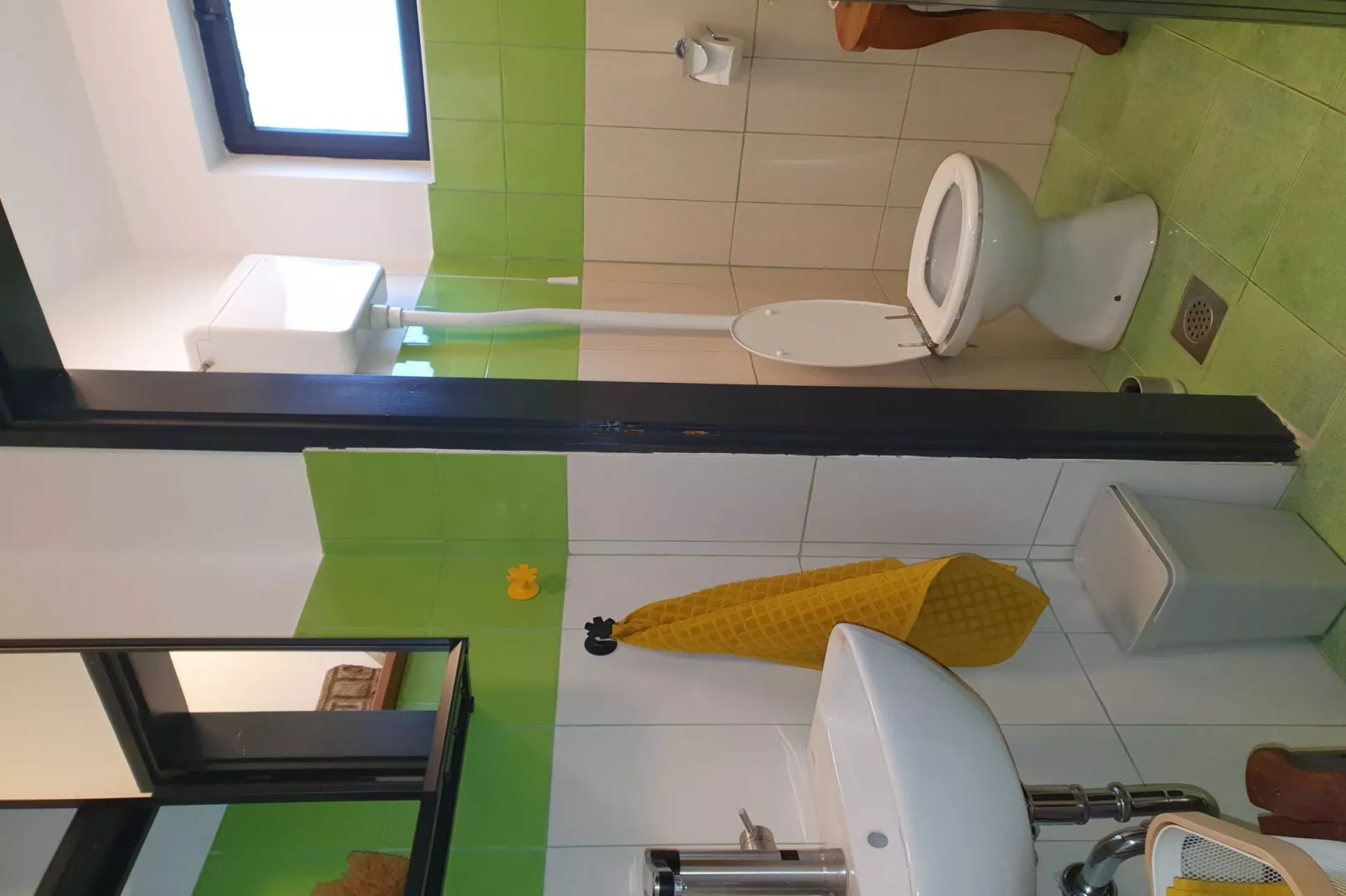 Bright and Sunny Apartment with Terrace - Two Bedroom Apartment with Terrace-Badkamer