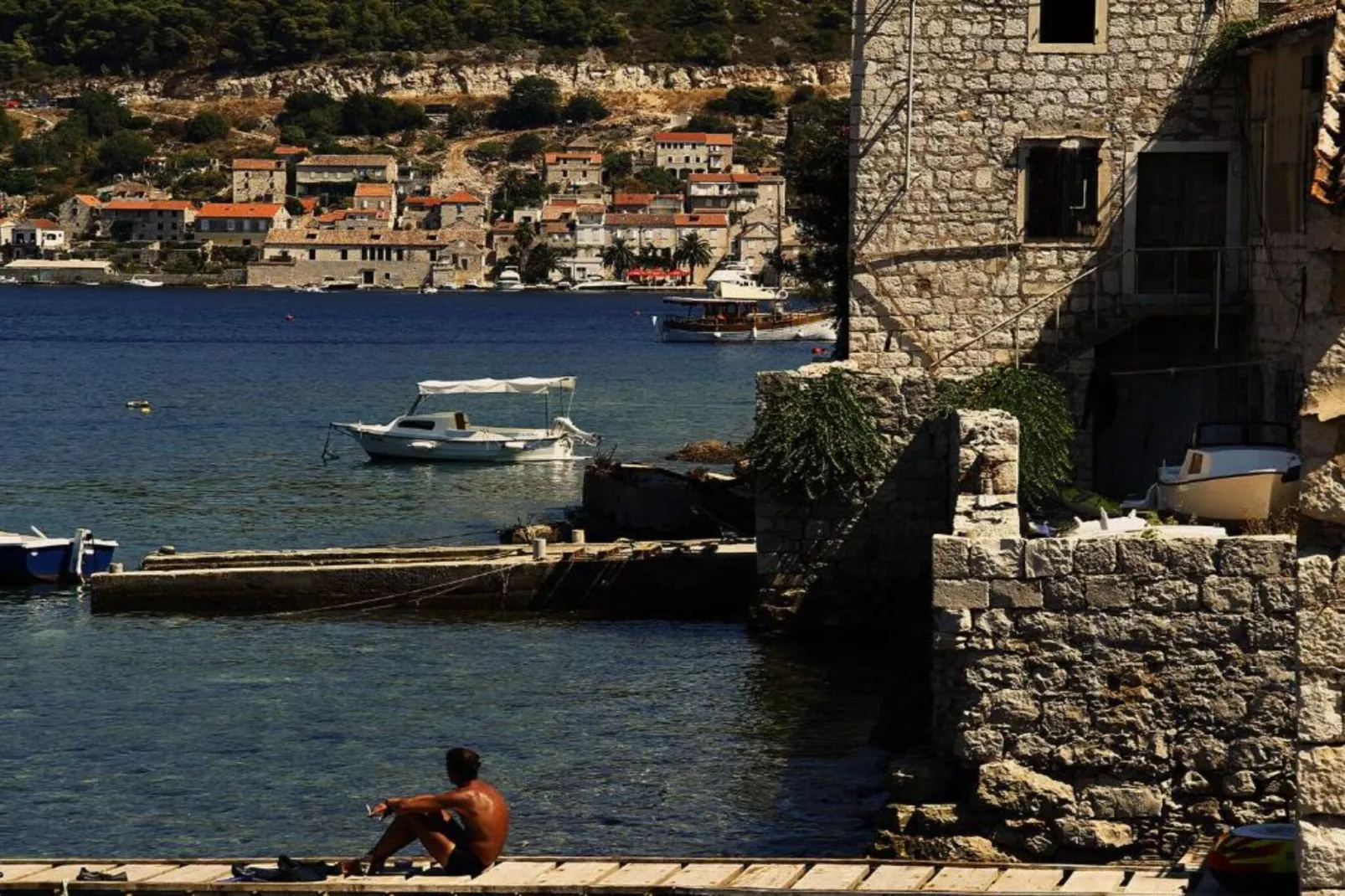 House Leta Cozy Hideaway with Pool - Four Bedroom Holiday Home with Pool