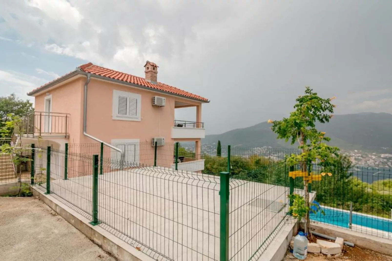 Tranquil Retreat with Private Pool in Lustica Bay - One Bedroom Apartment with Balcony and Sea View 1-Buitenlucht