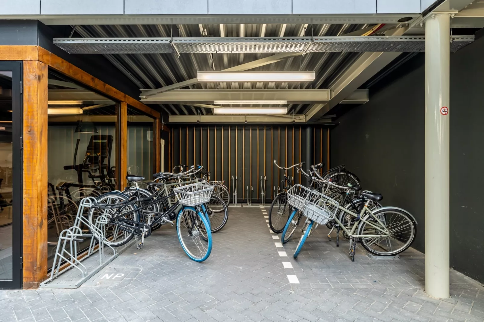 Toren van Oud 4-Faciliteiten