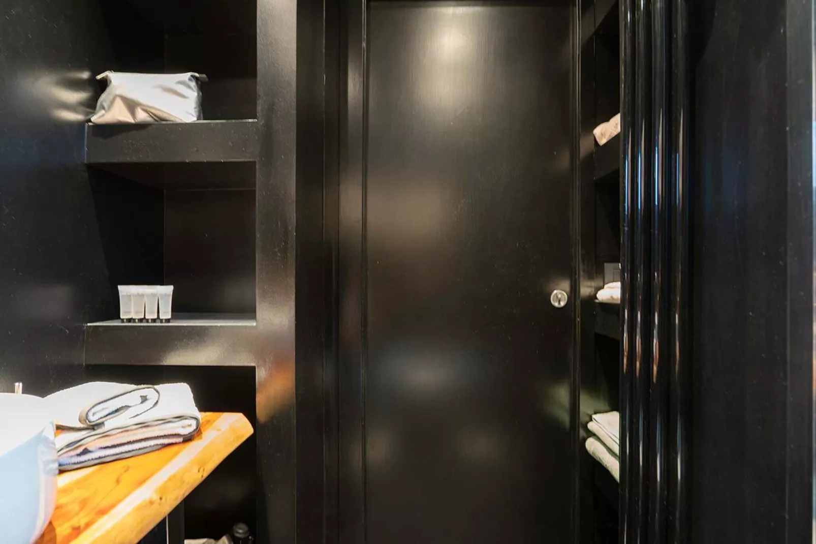 MI Casati 24-Badkamer