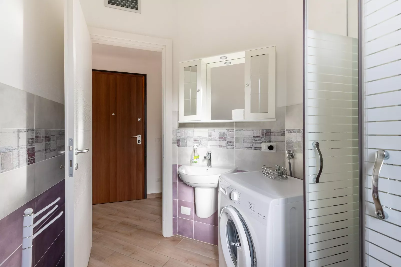 TRILO 1 MAREBLU 1P-Badkamer