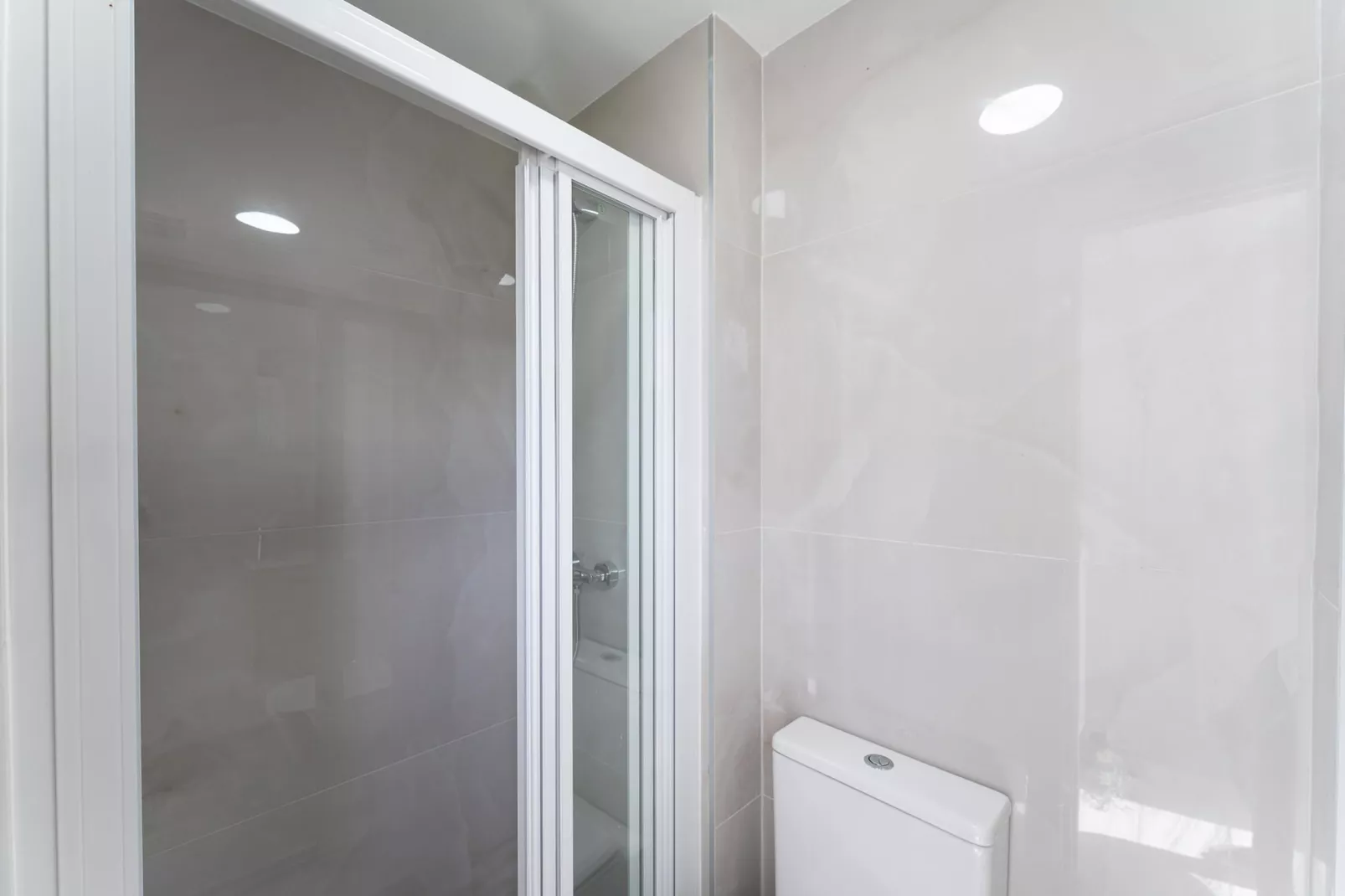 CT 393 - Faro's Soulrise Rooftop - Marbella Beach-Badkamer