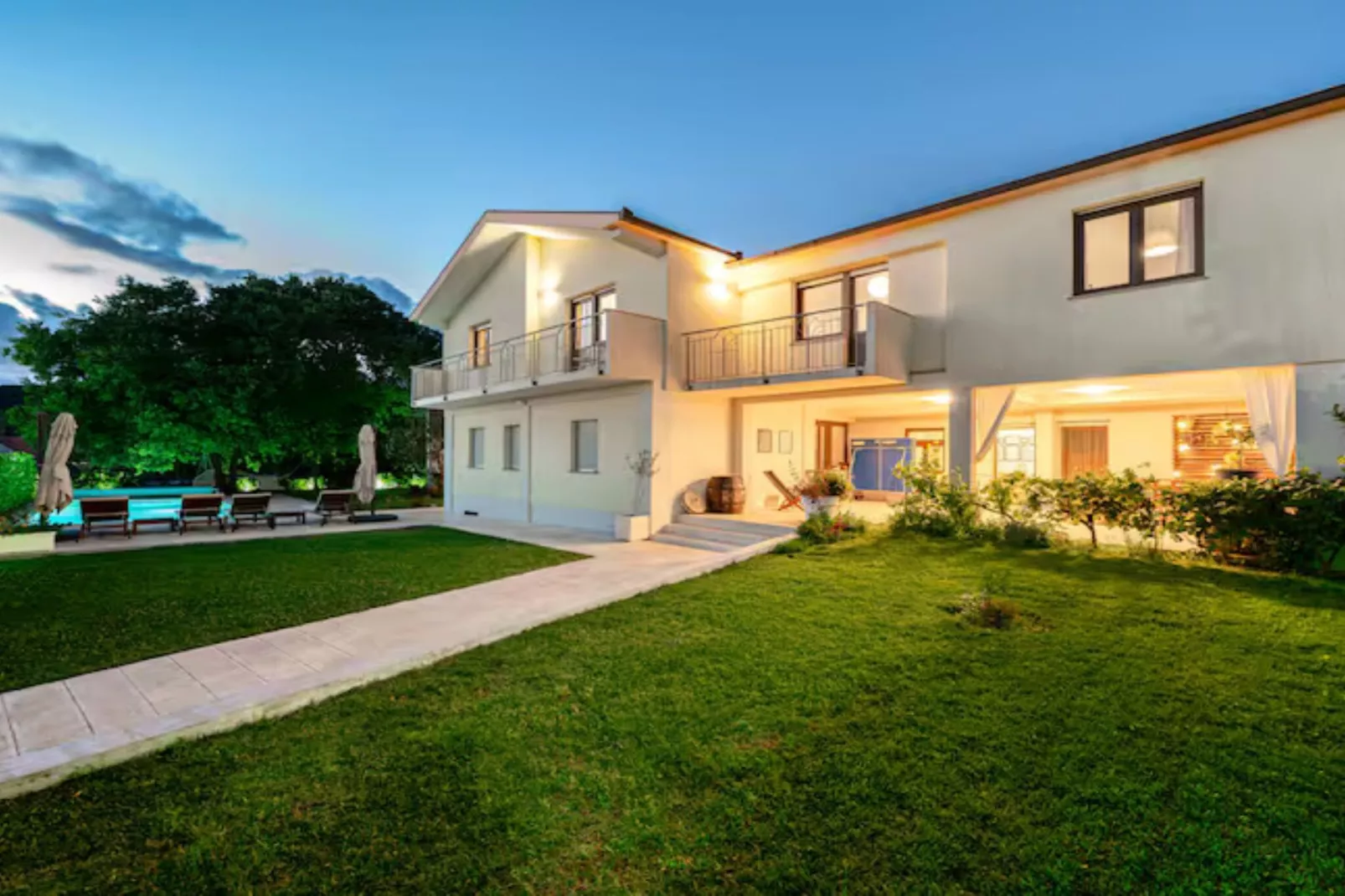 Villa Mima Pool Retreat - Five Bedroom Villa With Pool-Buitenlucht