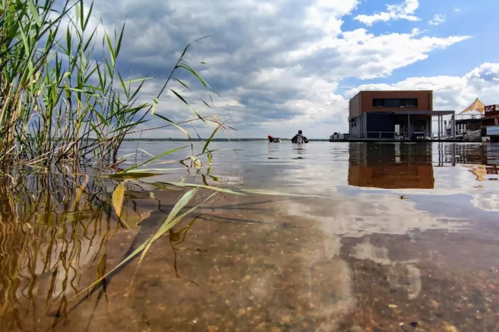 Hausboot am Gräbendorfer See-Gebieden zomer 1km