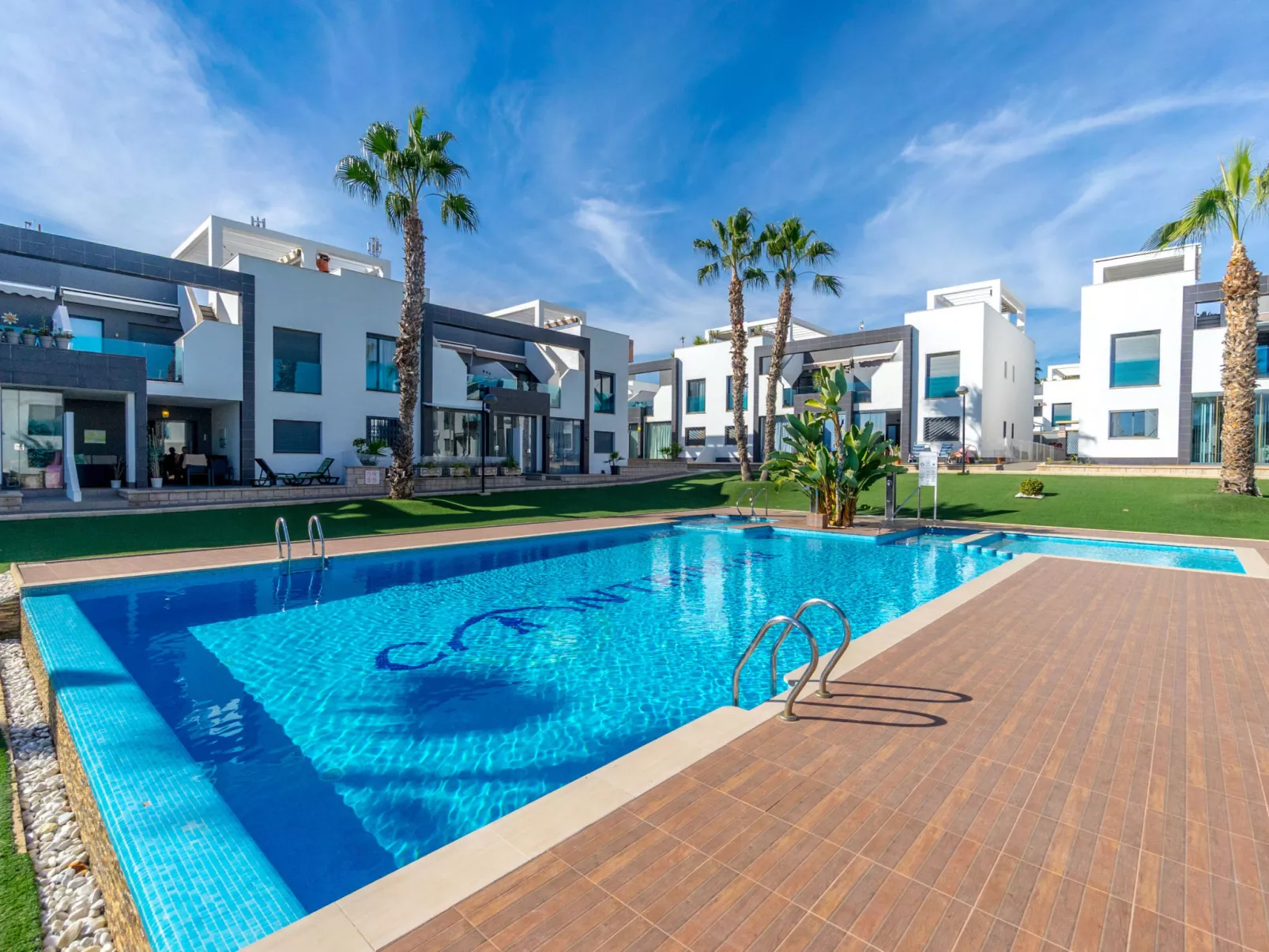 Oasis Beach 1-Buiten