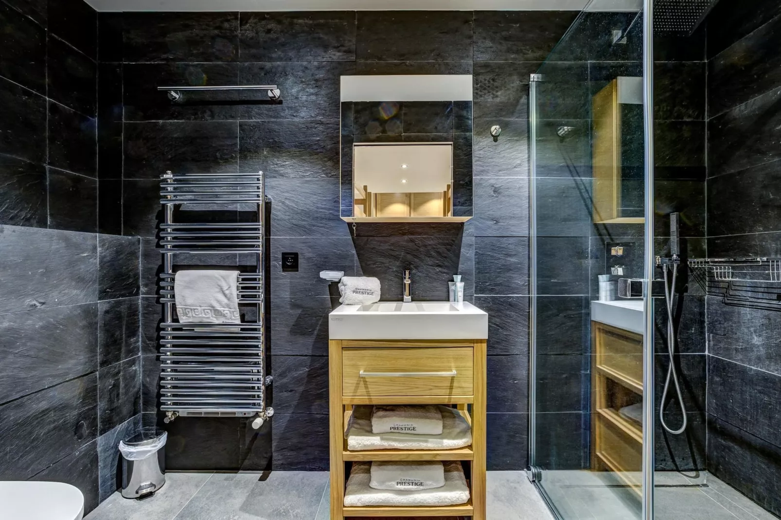 Black Pearl-Badkamer