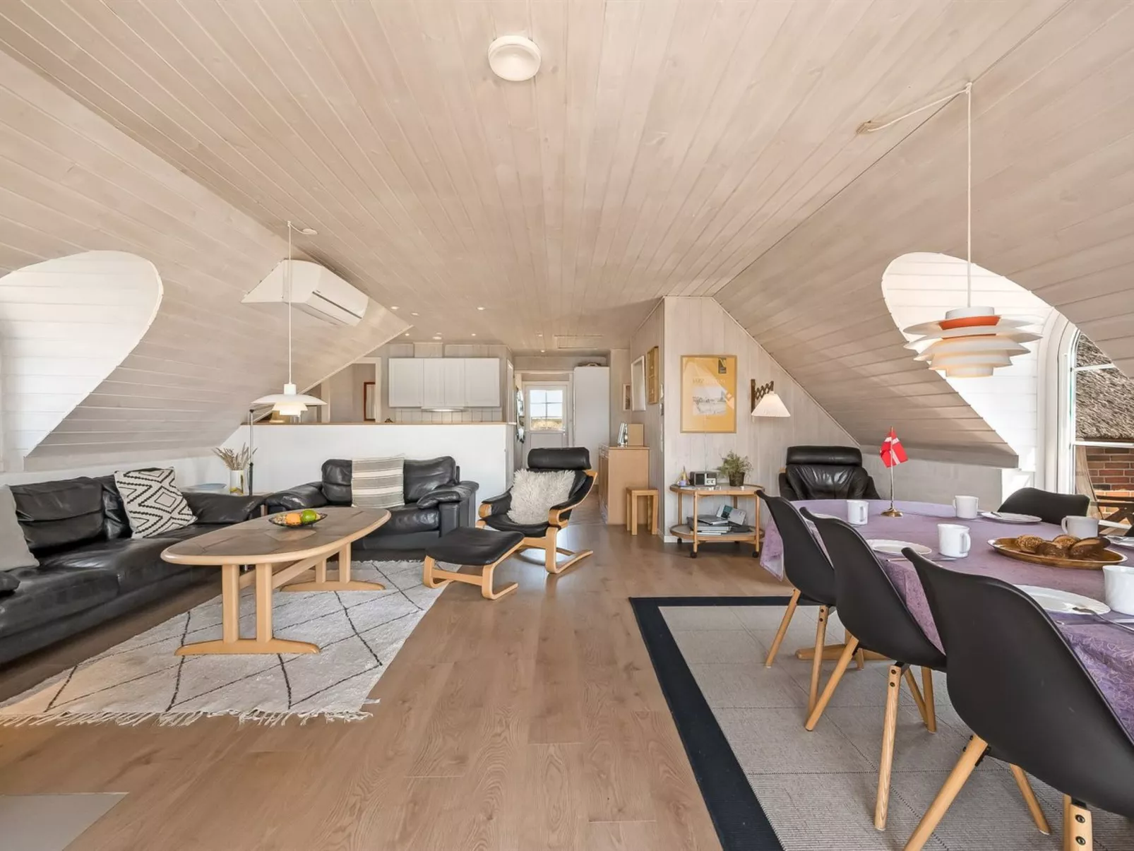 "Slava" - 250m from the sea-Binnen