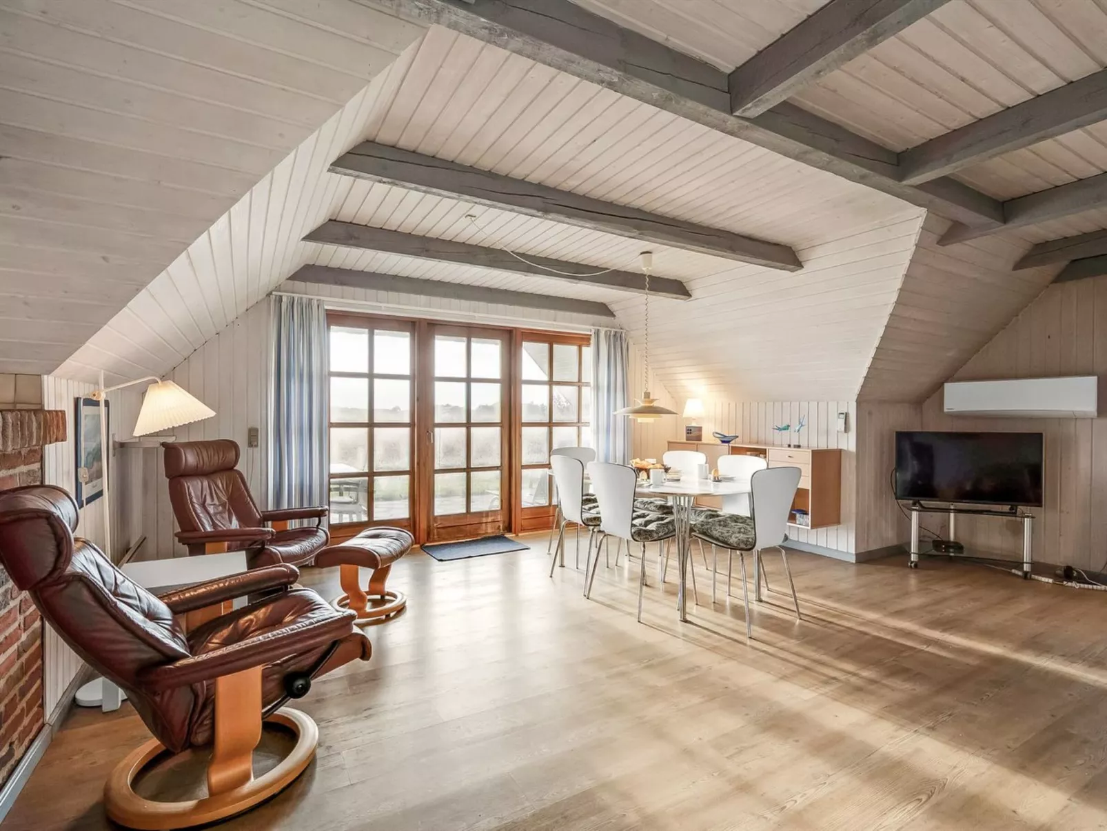 "Vangja" - 700m to the fjord-Binnen