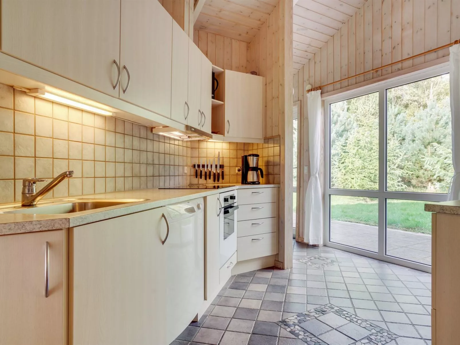 "Thomasine" - 1.5km from the sea-Binnen