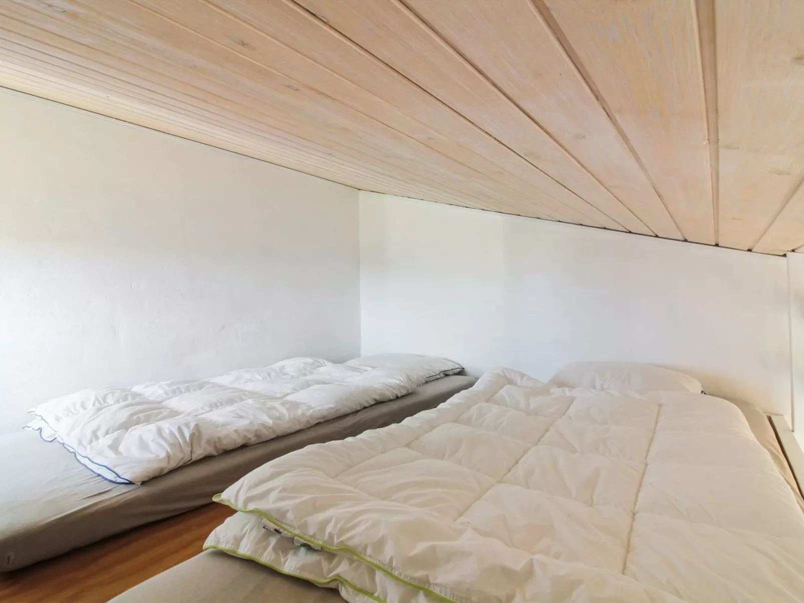 "Judeth" - 300m from the sea-Binnen