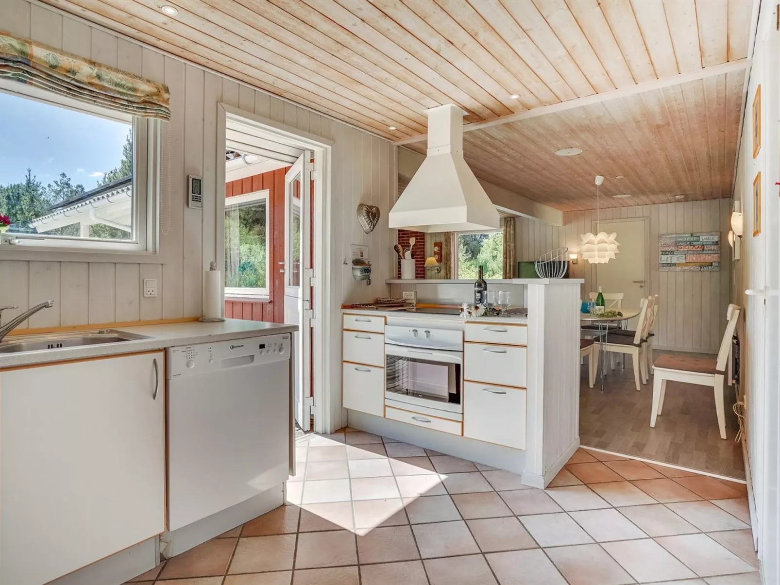 "Reidar" - 1km from the sea-Binnen