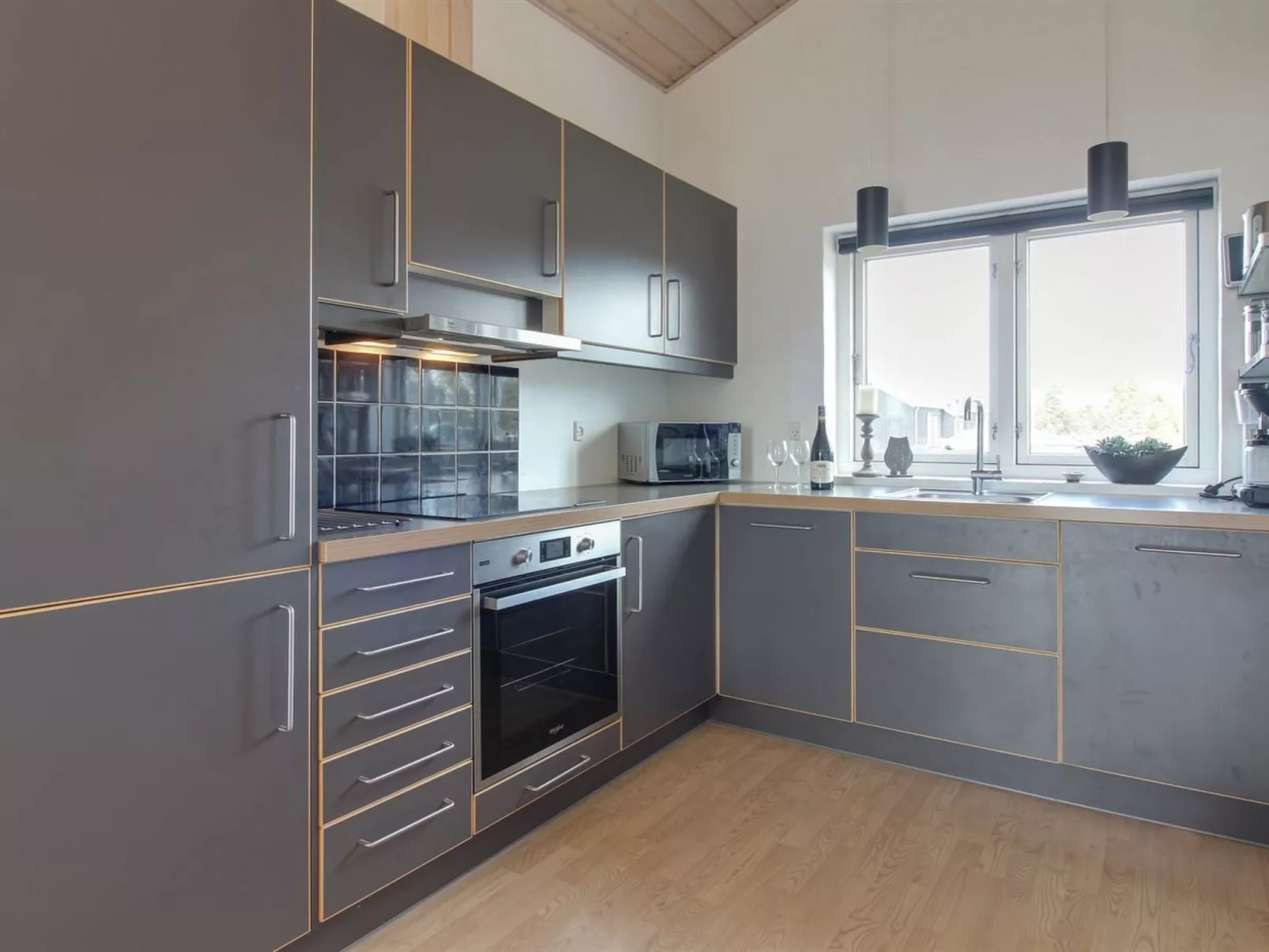 "Mayke" - 900m from the sea-Binnen