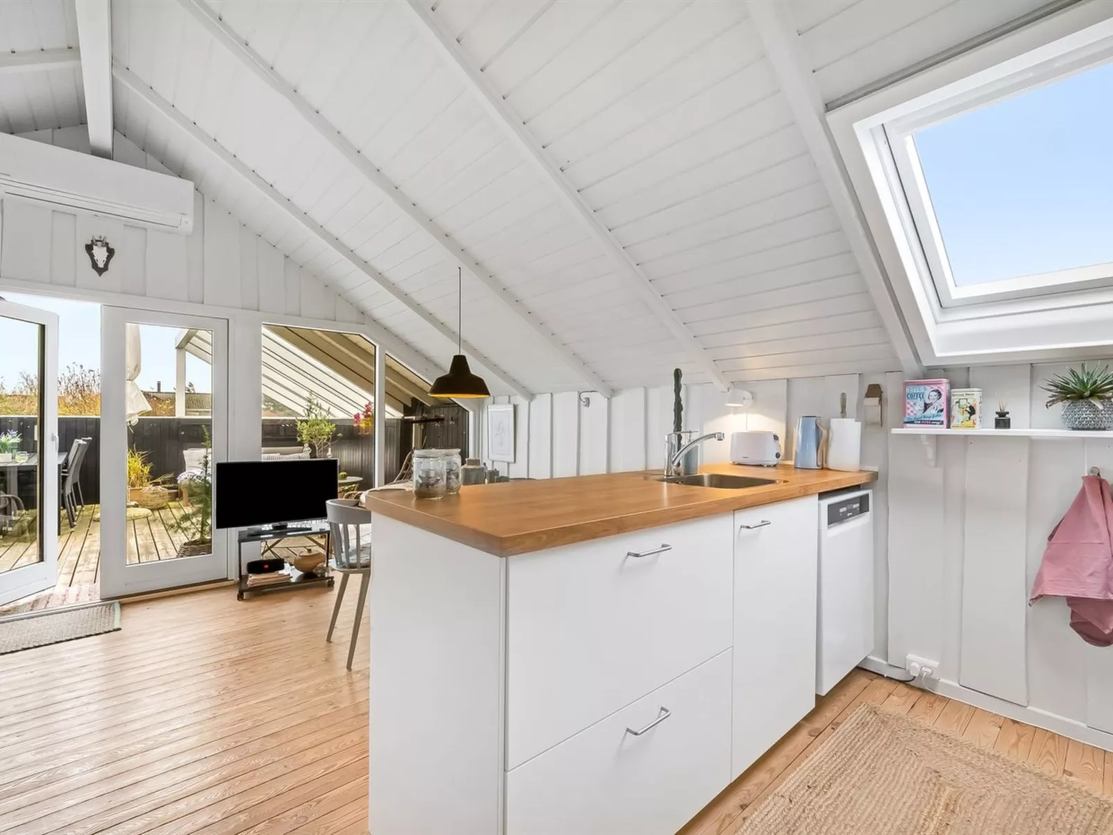 "Kamile" - 400m from the sea-Binnen