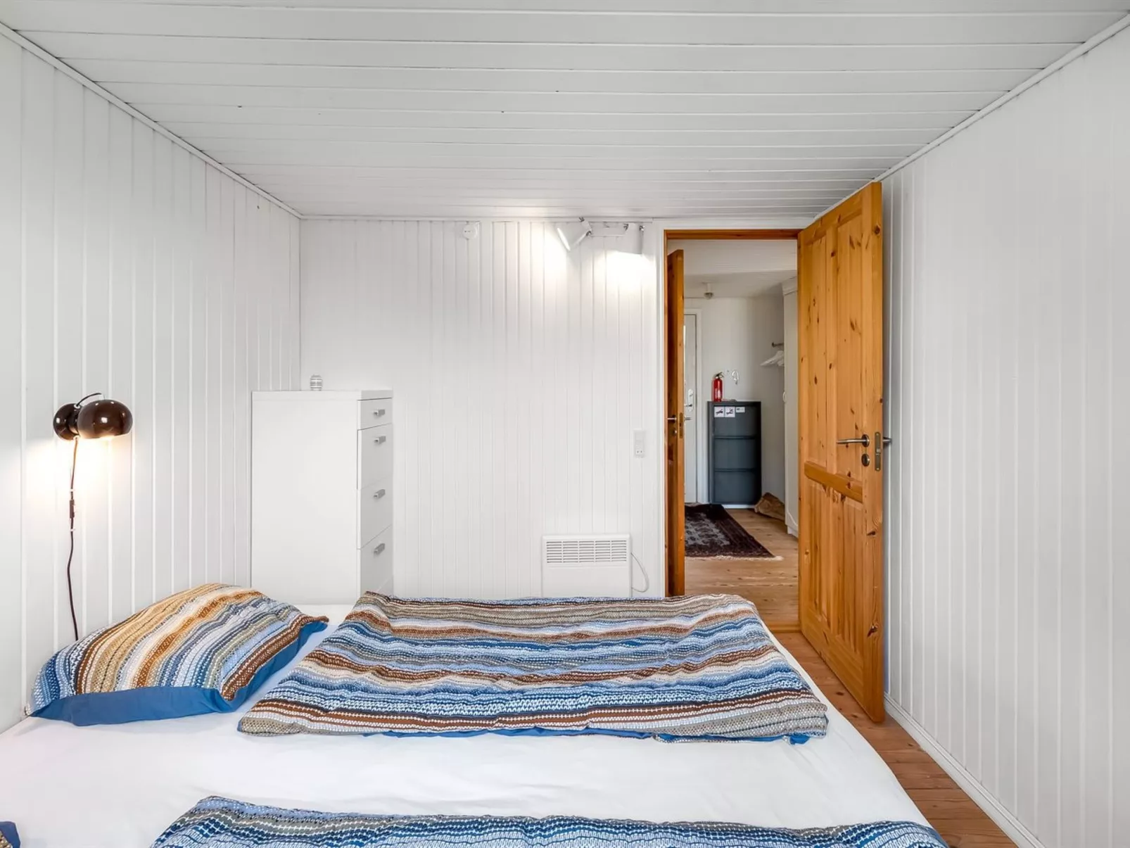 "Heera" - 100m to the fjord-Binnen