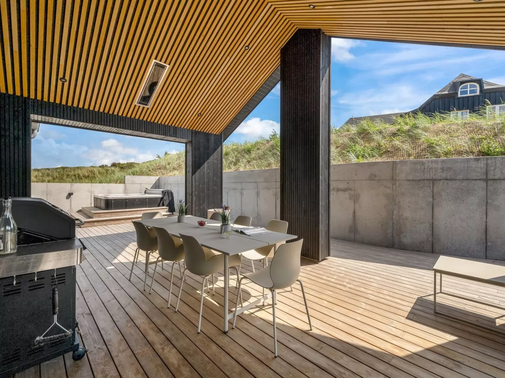 "Maximiliane" -  from the sea-Buiten