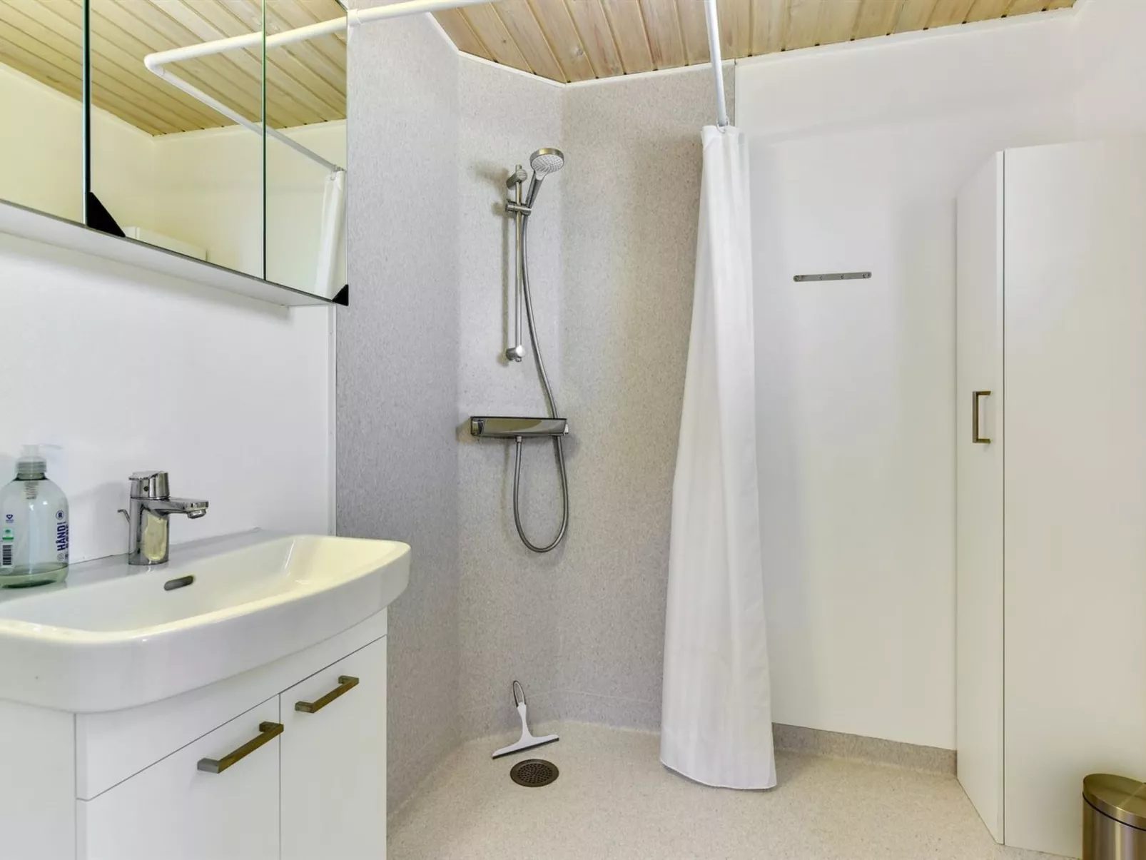 "Axeln" - 300m to the fjord-Binnen