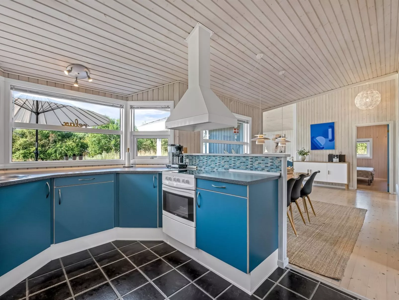 "Sviðandi" - 1.5km from the sea-Binnen