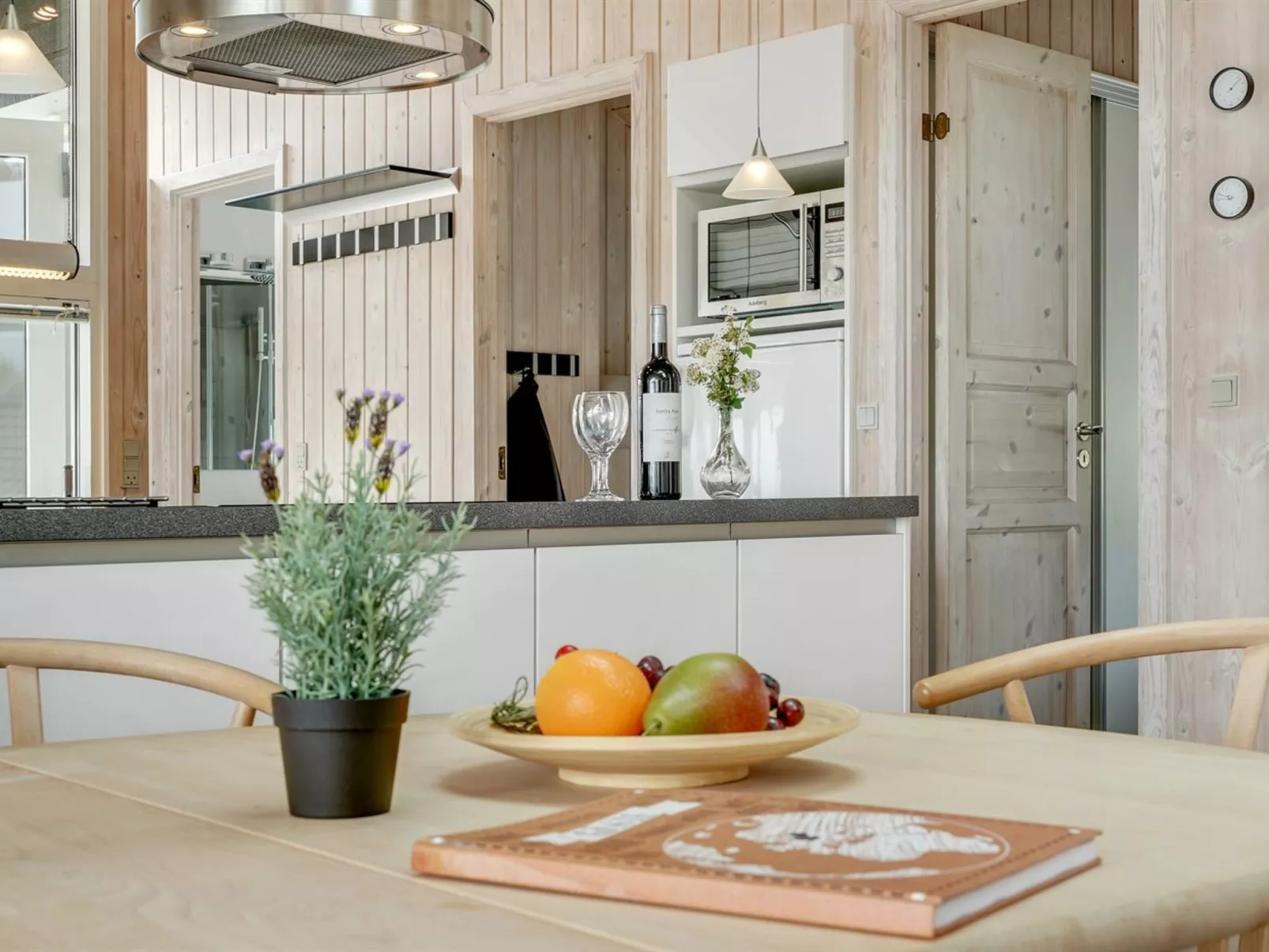 "Annvy" - 200m from the sea-Binnen