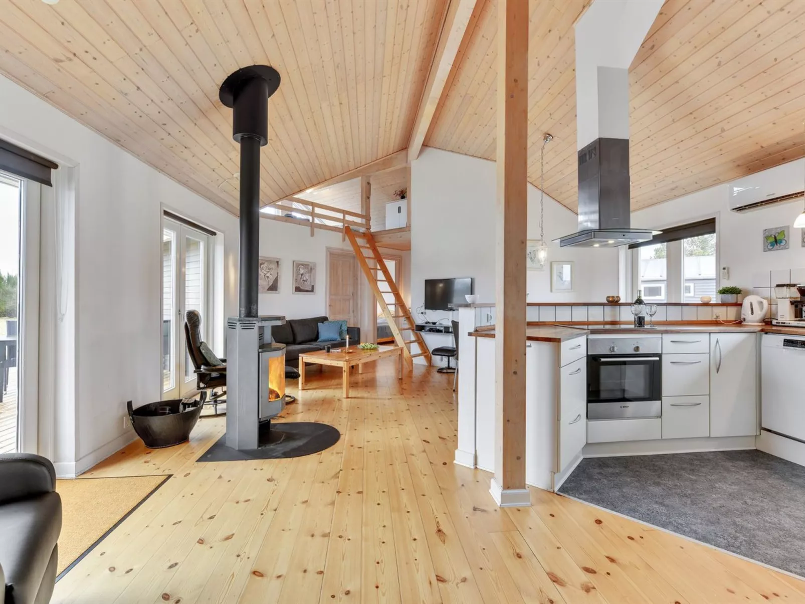 "Karmen" - 300m to the fjord-Binnen