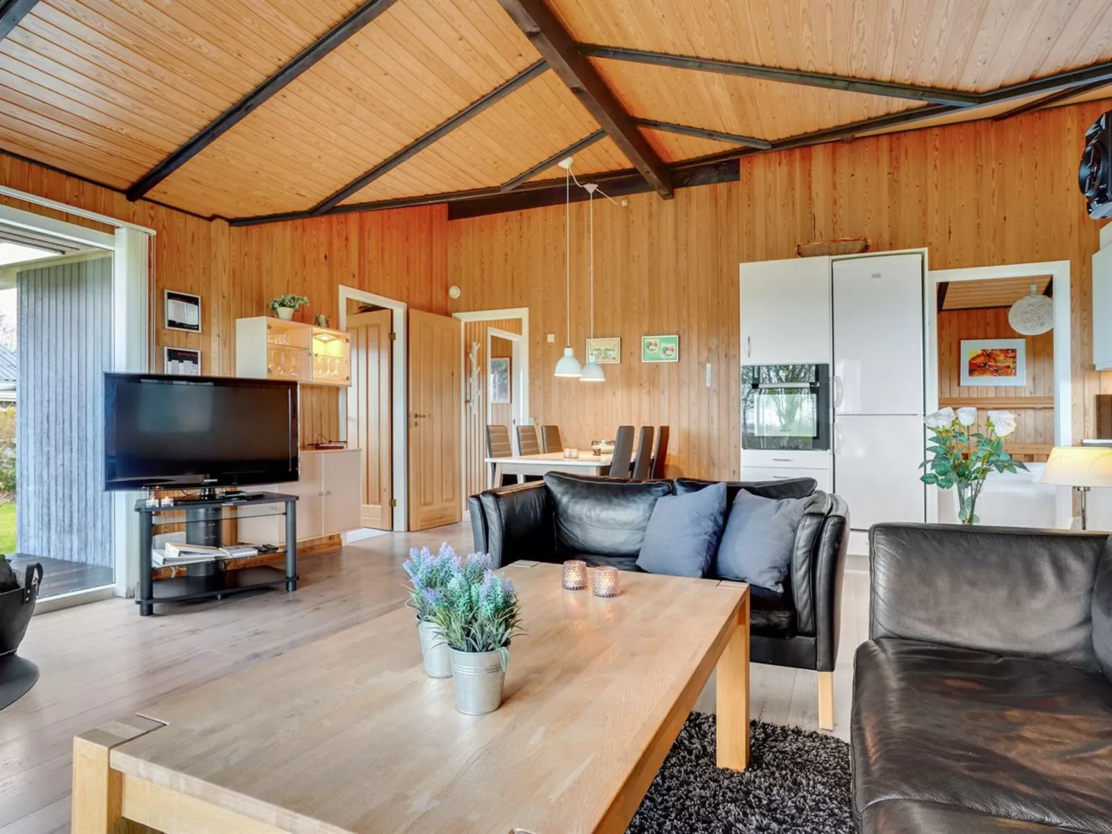 "Denahi" - 400m to the fjord-Binnen