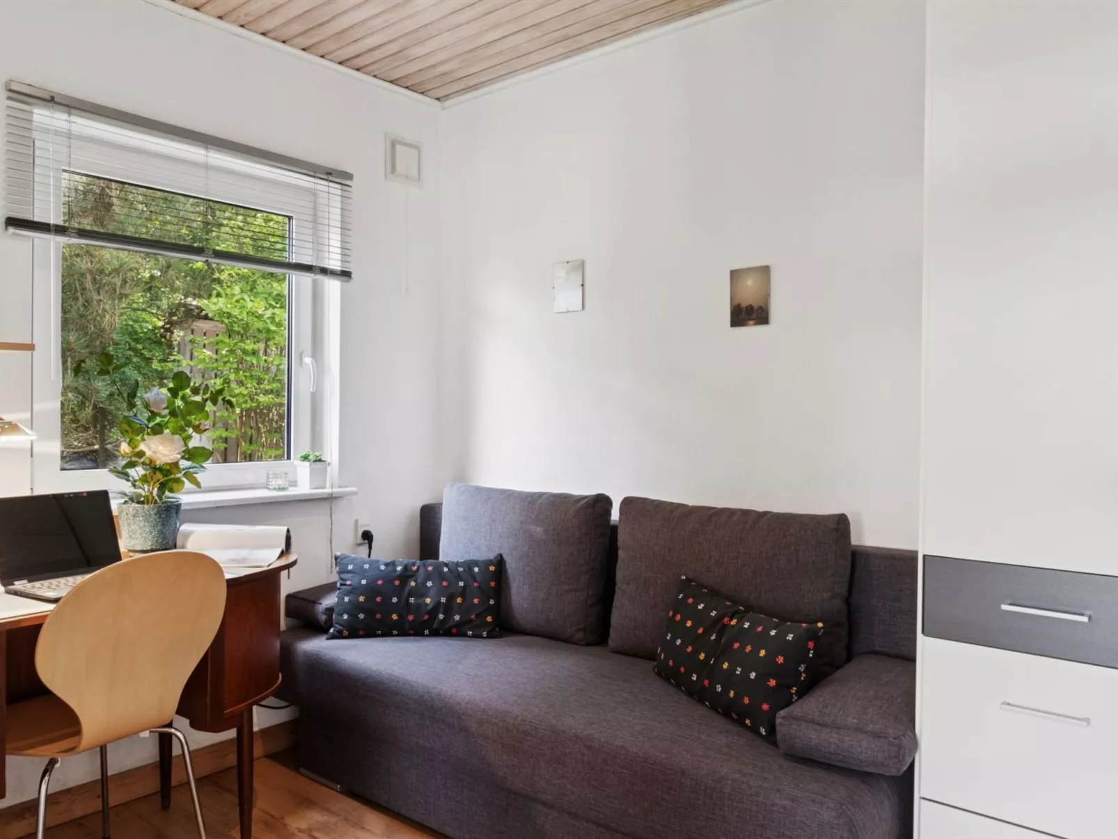 "Merit" - 800m from the sea-Binnen