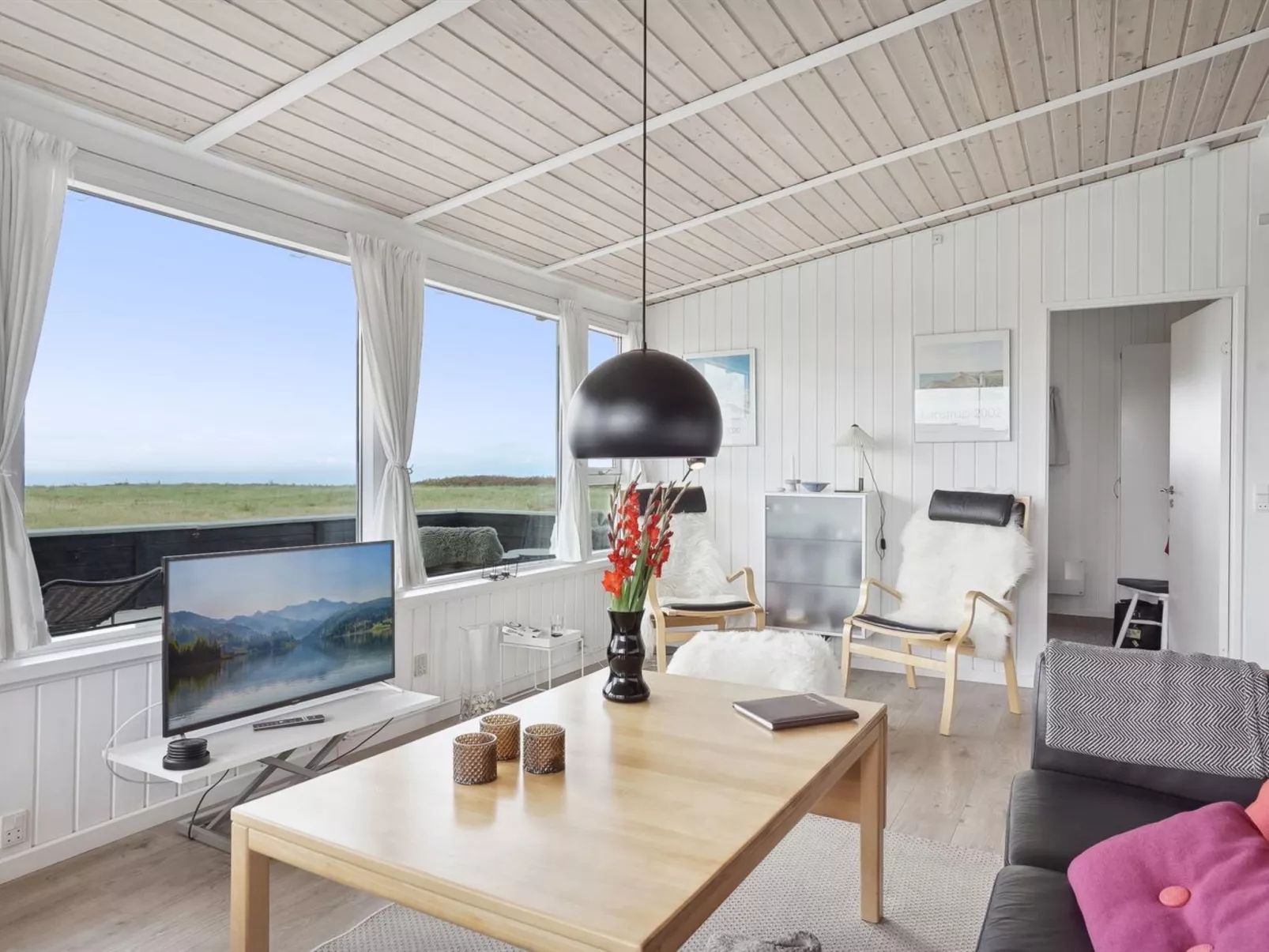 "Dyri" - 75m from the sea-Binnen