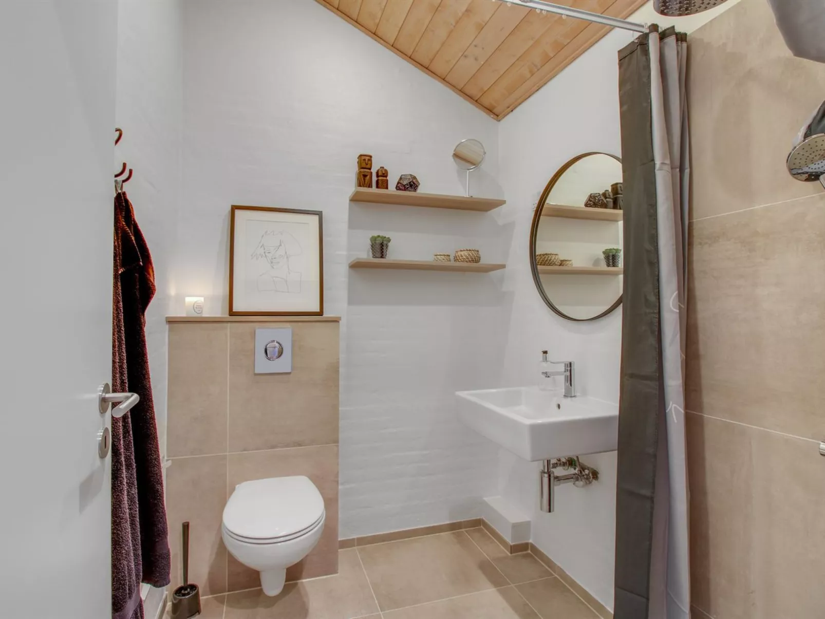 "Jensen" - 700m to the fjord-Binnen