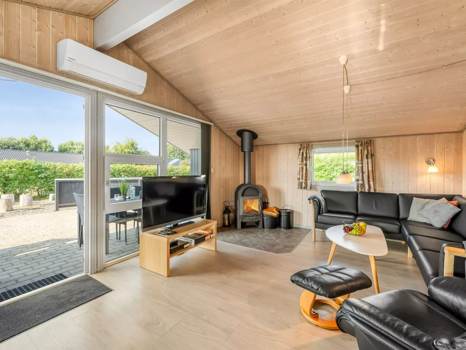 "Robertha" - 800m to the fjord-Binnen