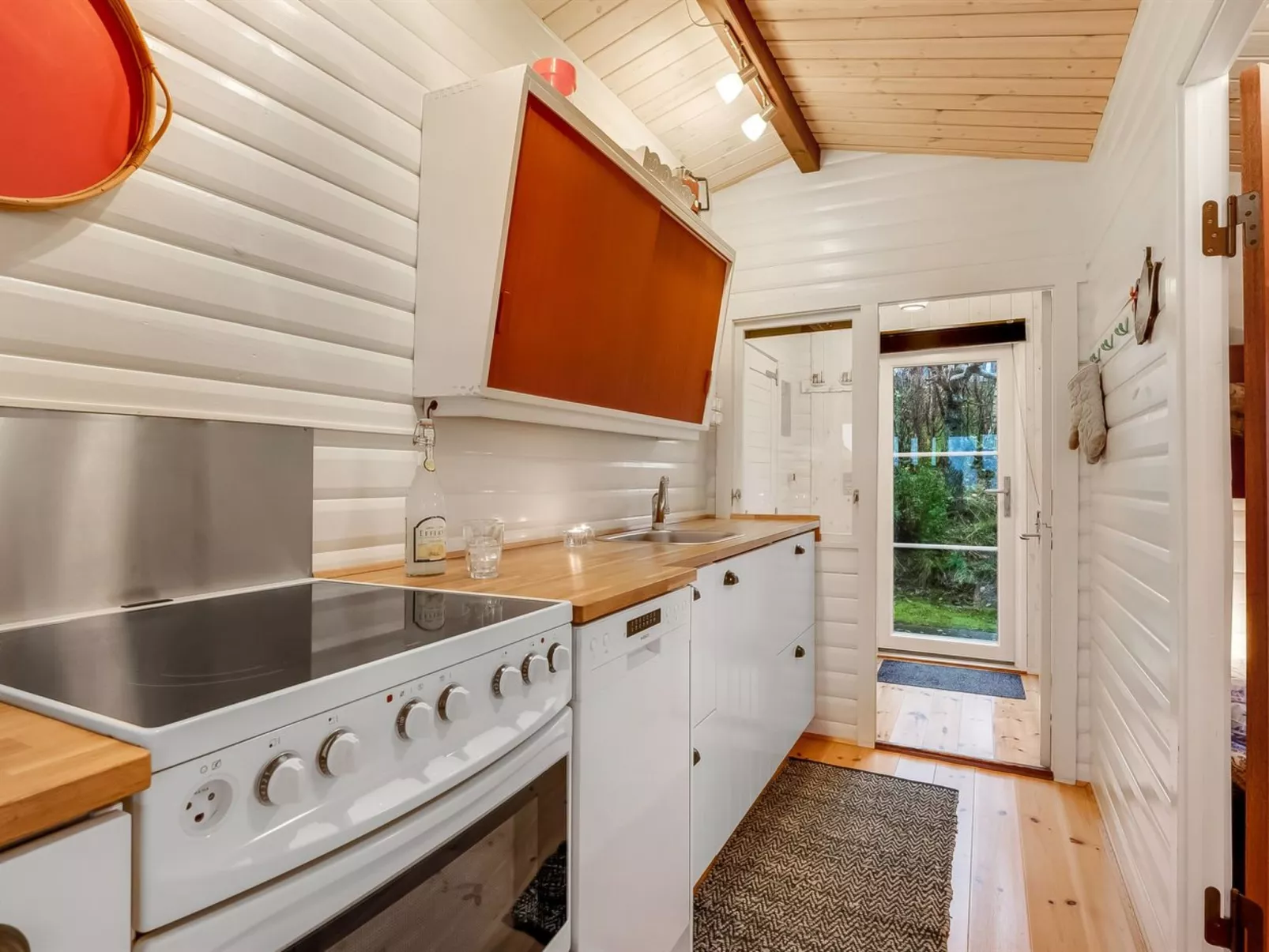 "Dimo" - 300m to the fjord-Binnen