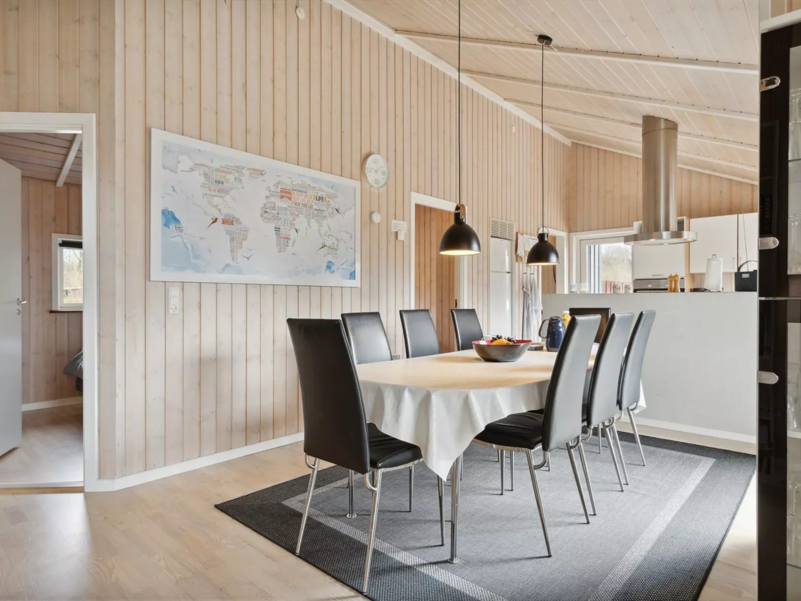 "Elif" - 30km from the sea-Binnen