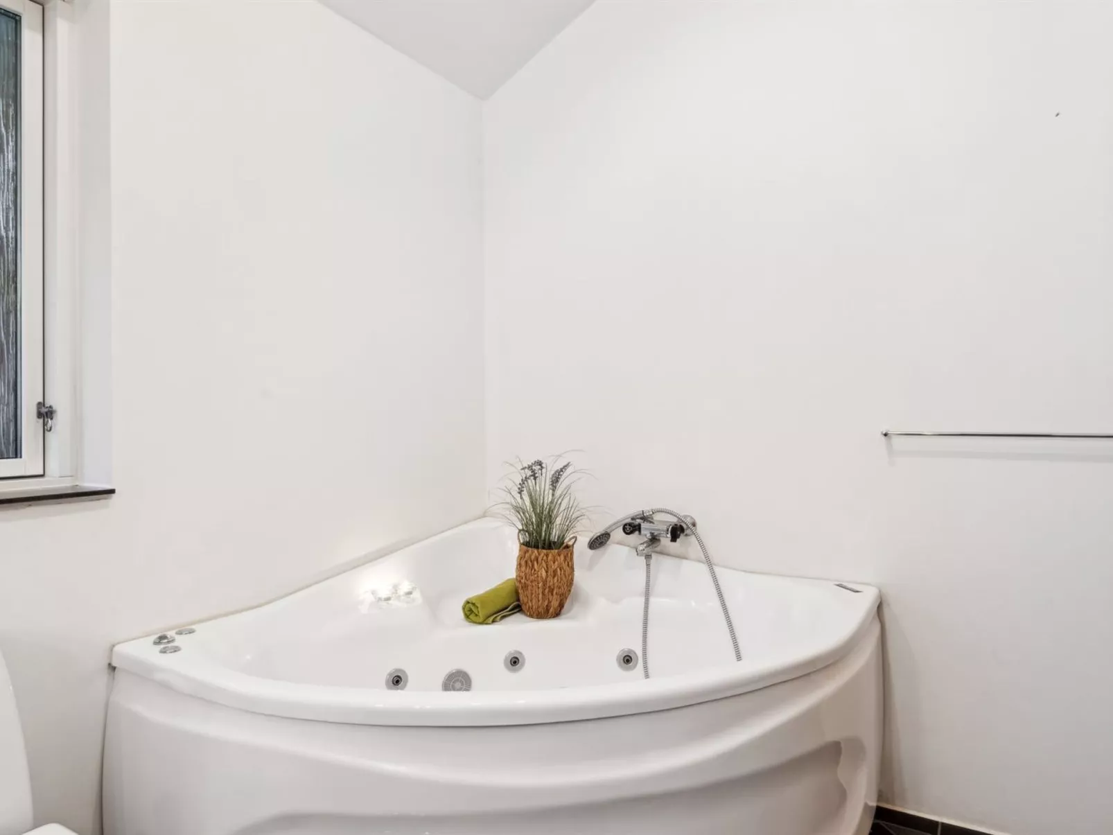 "Guri" - 600m to the fjord-Binnen