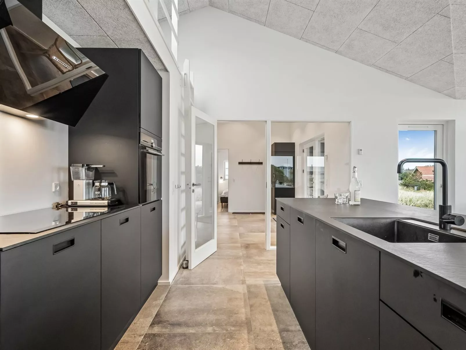 "Chenoa" - 350m from the sea-Binnen