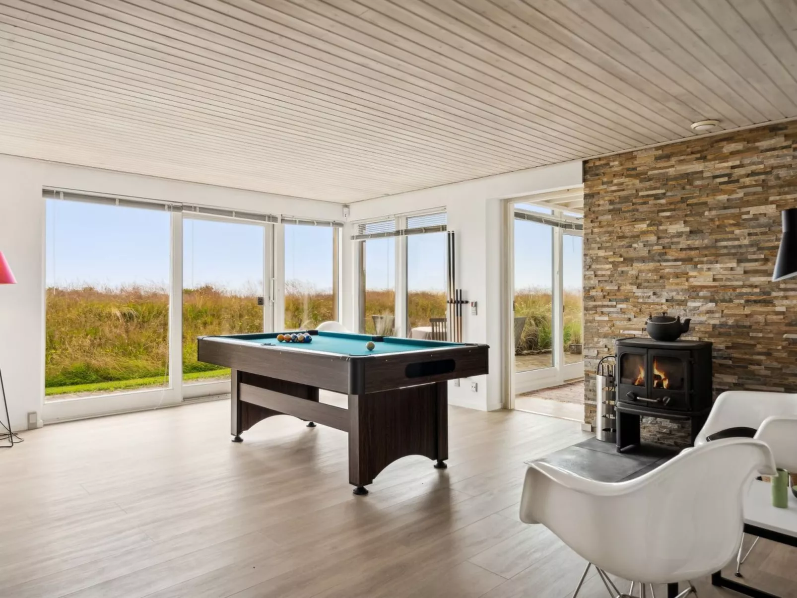 "Susana" - 50m from the sea-Binnen