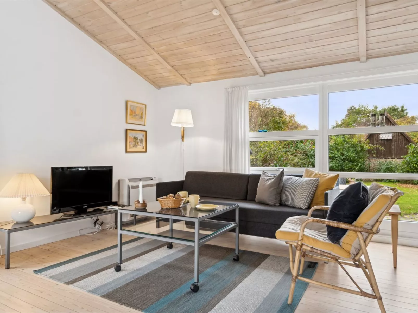 "Skyler" - 250m from the sea-Binnen