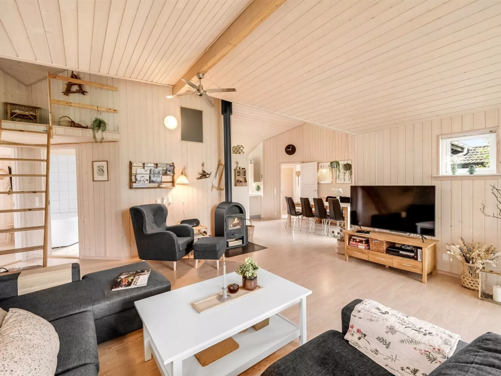 "Jarmunrek" - 400m to the fjord-Binnen