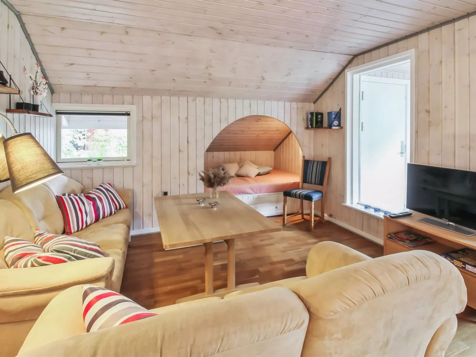 "Lenya" - 33km from the sea-Binnen