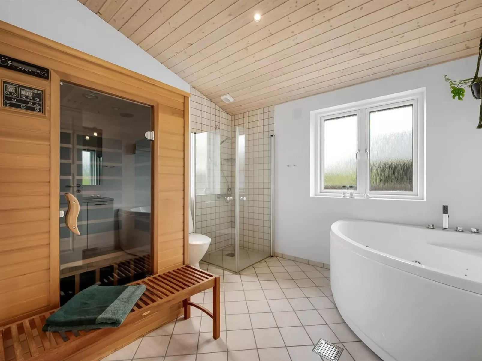 "Gertrud" - 950m to the fjord-Binnen