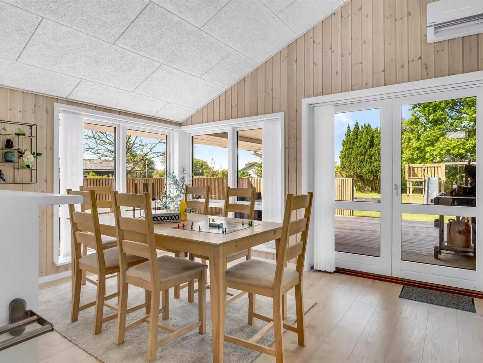 "Ebertine" - 740m to the fjord-Binnen