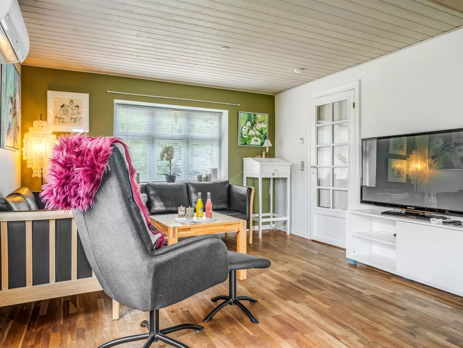 "Elza" - 2.5km from the sea-Binnen