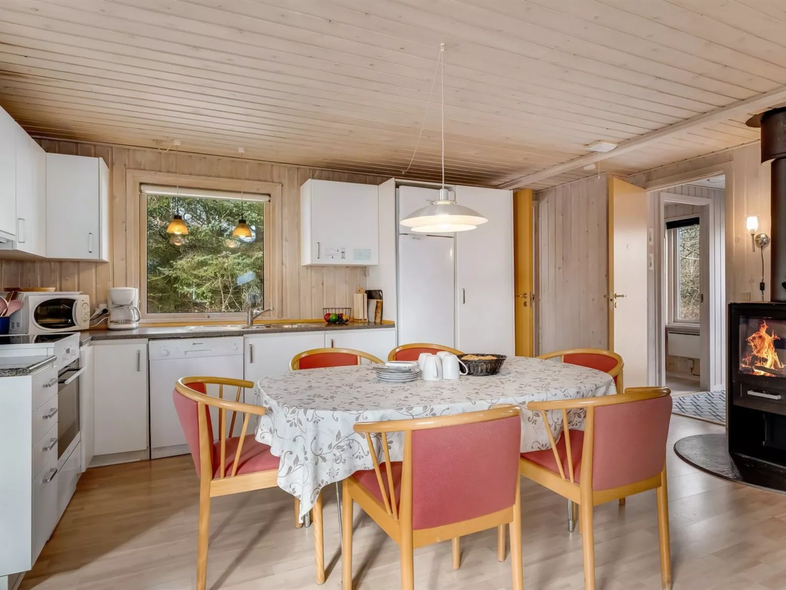 "Iris" - 200m to the fjord-Binnen