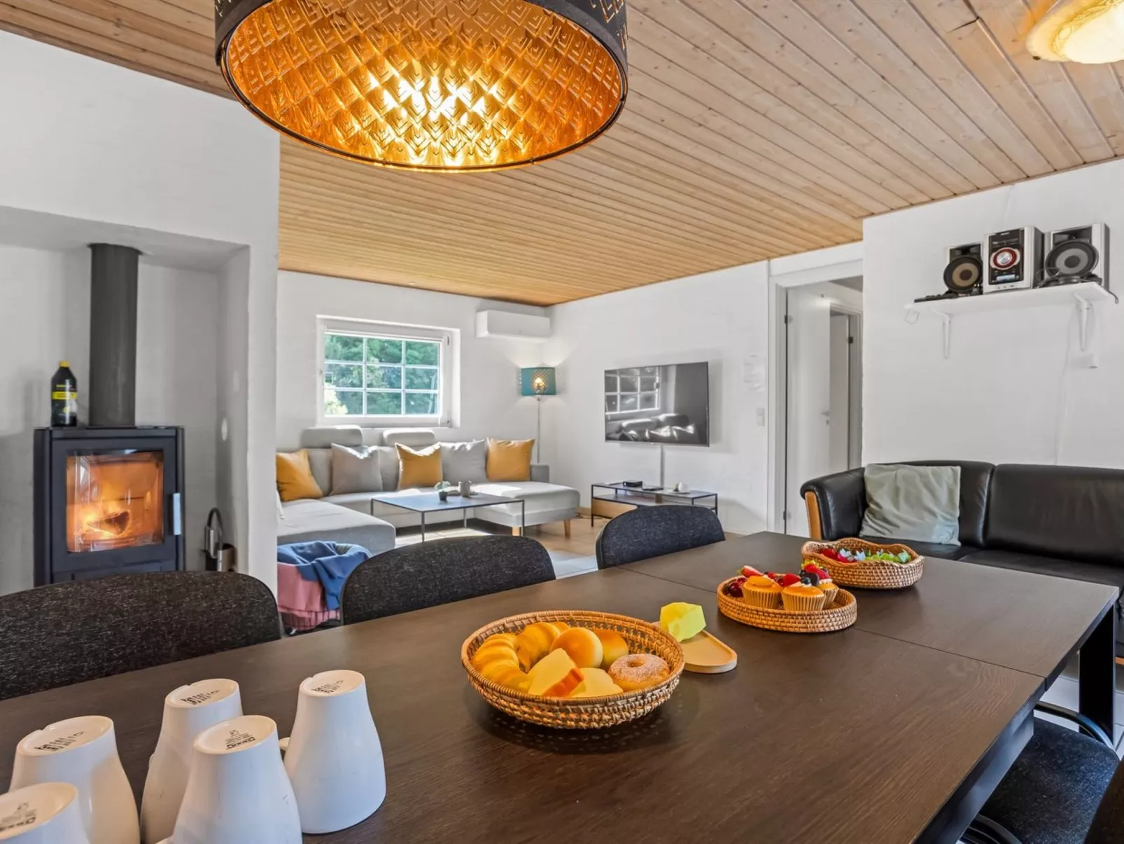 "Tara" - 900m from the sea-Binnen