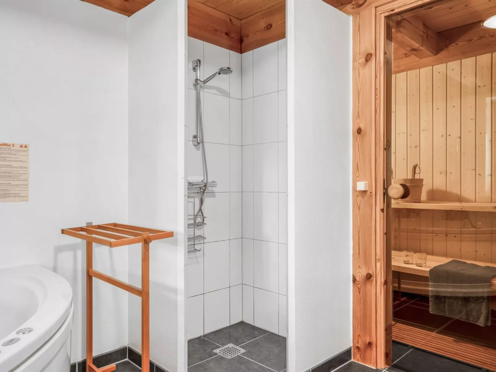 "Devis" -  from the sea-Binnen