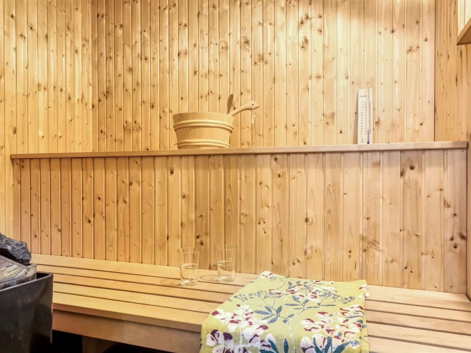 "Swarthofthi" - 340m to the fjord-Binnen