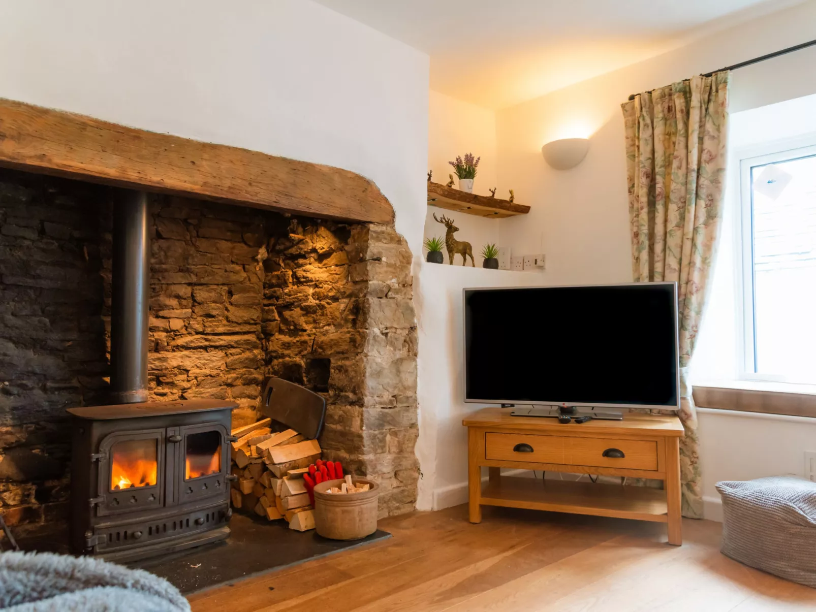 Court Cottage-Binnen