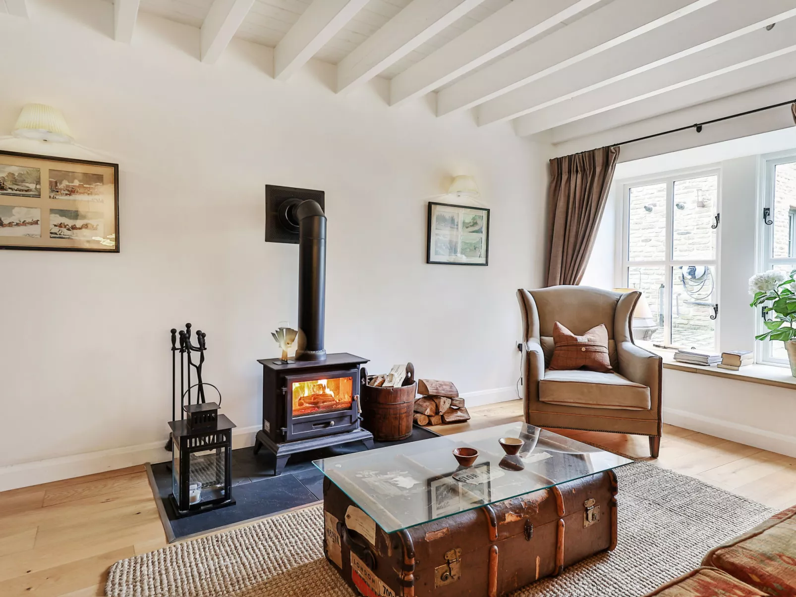 Middle Warble Stables-Binnen