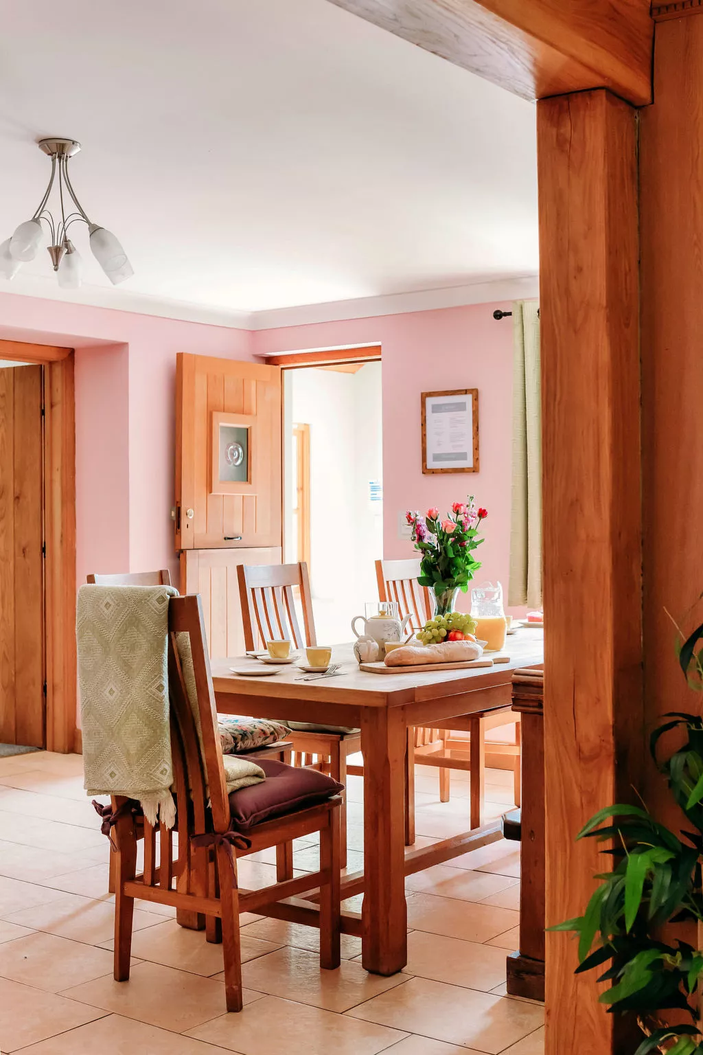 The Welsh Farmhouse-Binnen