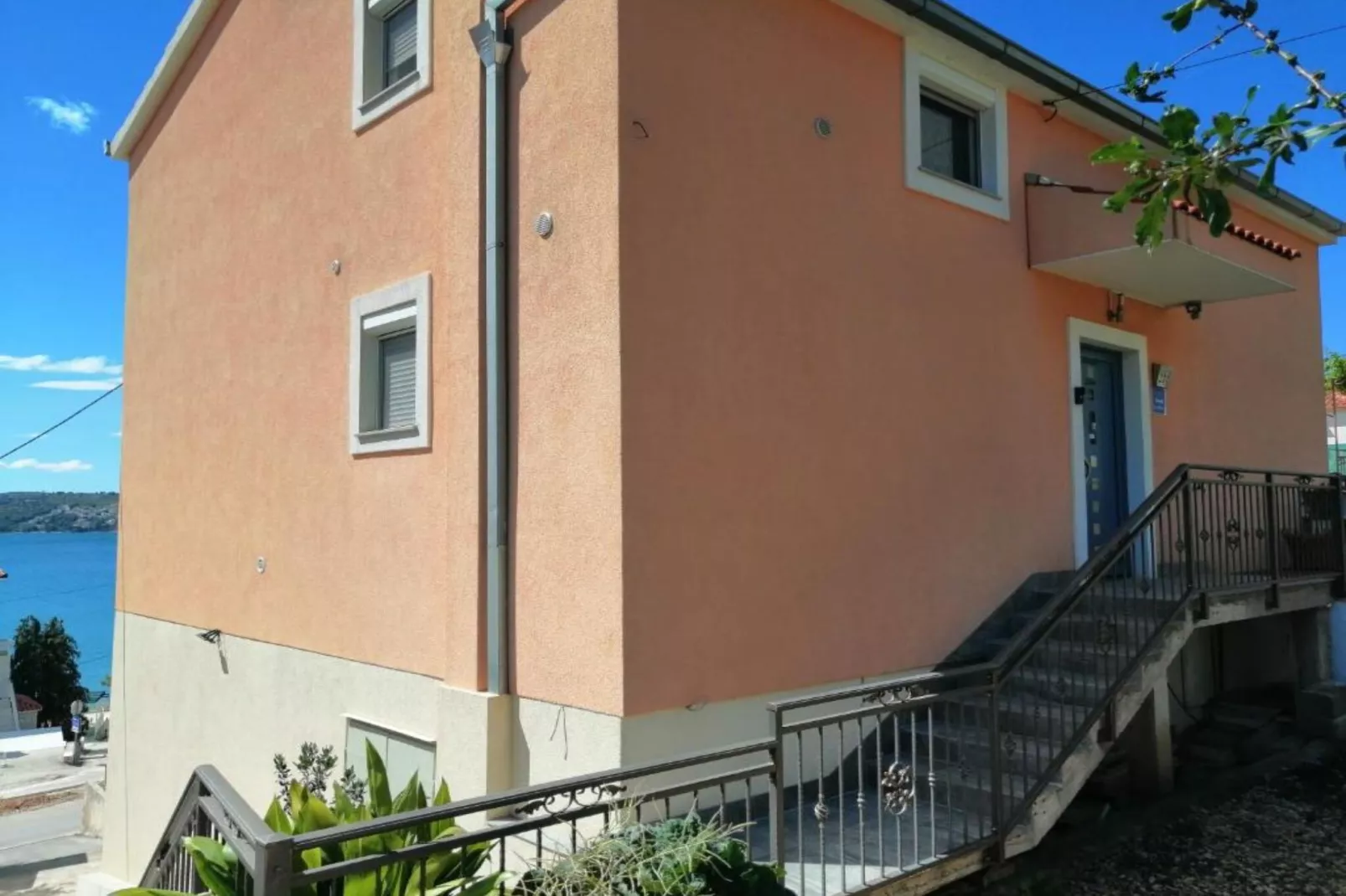 Apartment Libe with Sea View Trogir - Two Bedroom Apartment with Balcony-Buitenlucht